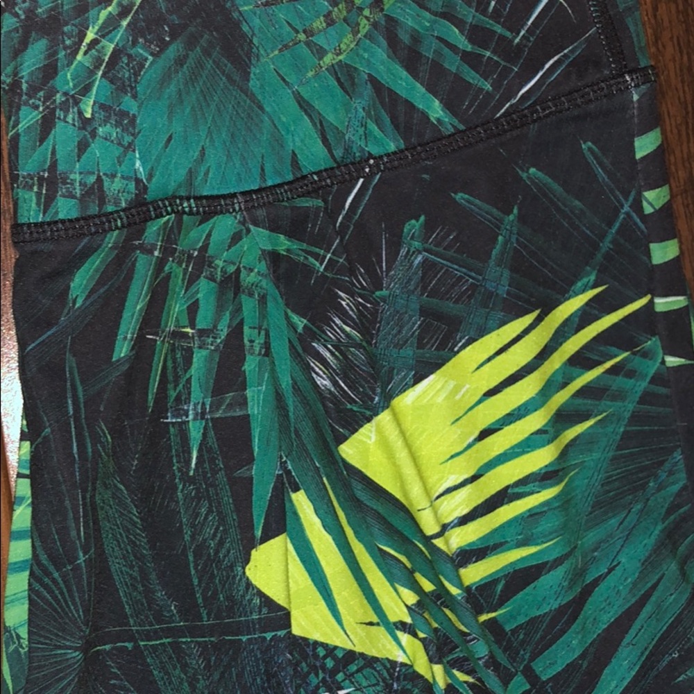 Leafy Green Capri Leggings